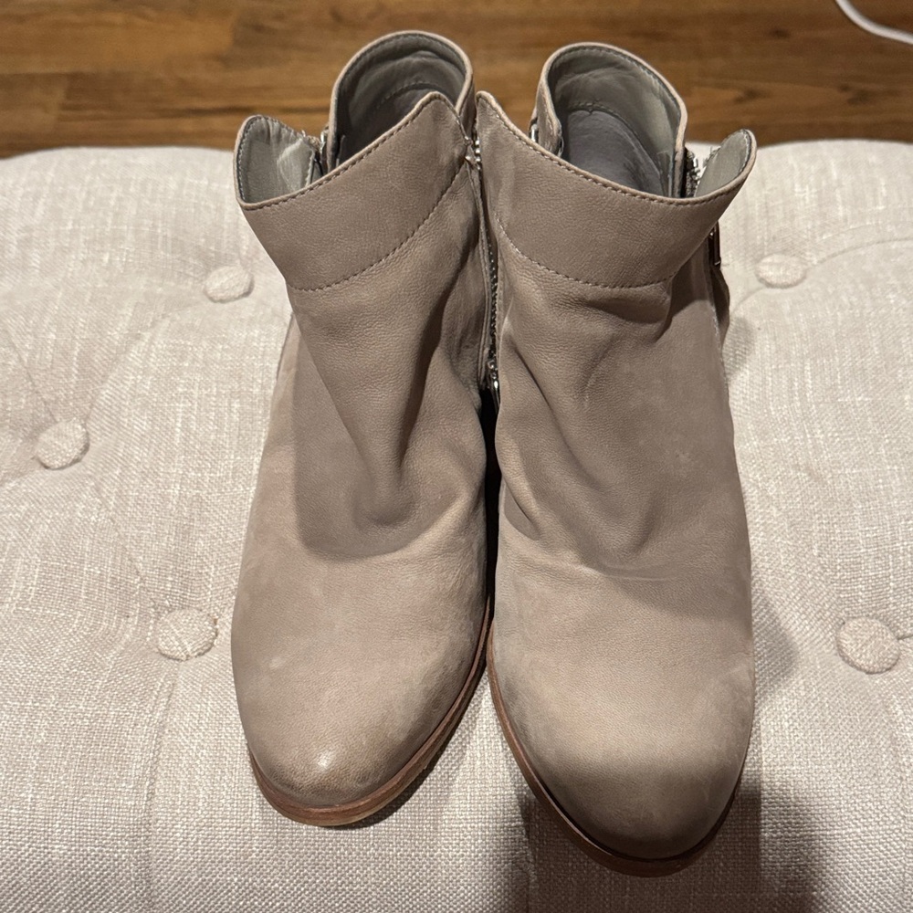 SAM EDELMAN Women's Taupe/tan Ankle Boots…NWOT…soft leather